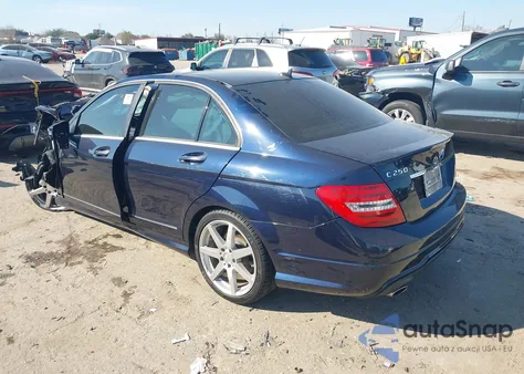 2014 Mercedes-Benz C 250 Sport z USA, uszkodzony, nr VIN WDDGF4HB8EA954545